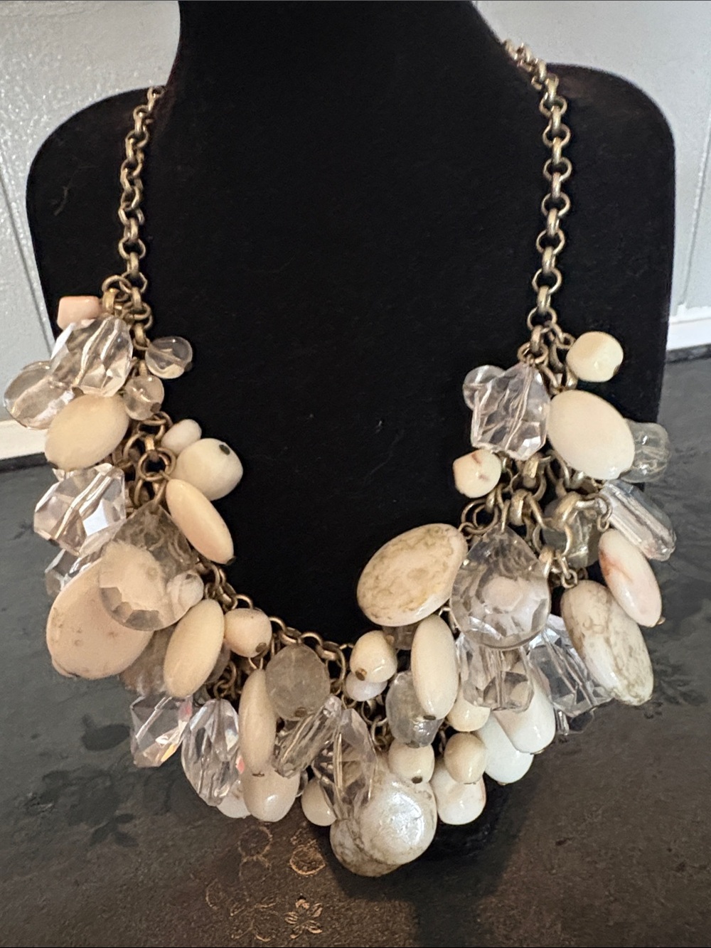 VINTAGE CHUNKY LAYERED CREAM AND CLEAR GLASS STONES AND BEADED 19-21" NECKLACE